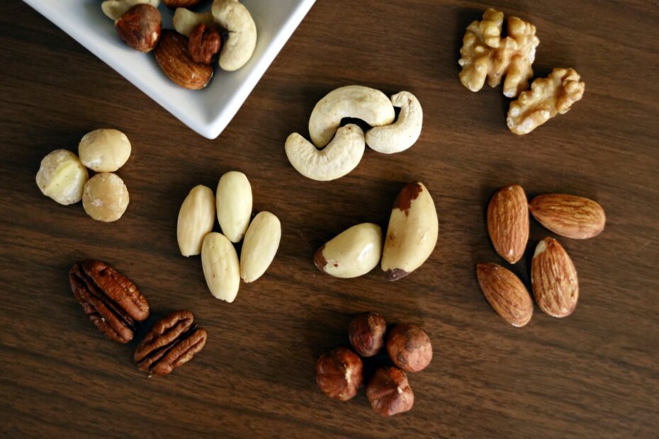 10 Simple and Healthy Snacks for 2024